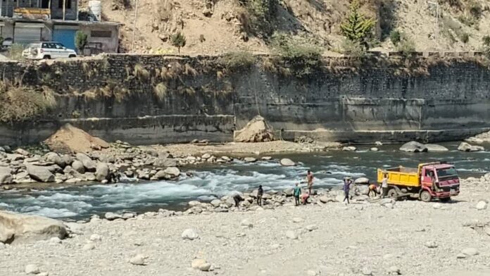 Mandakini Riverbanks Face Ongoing Illegal Mining